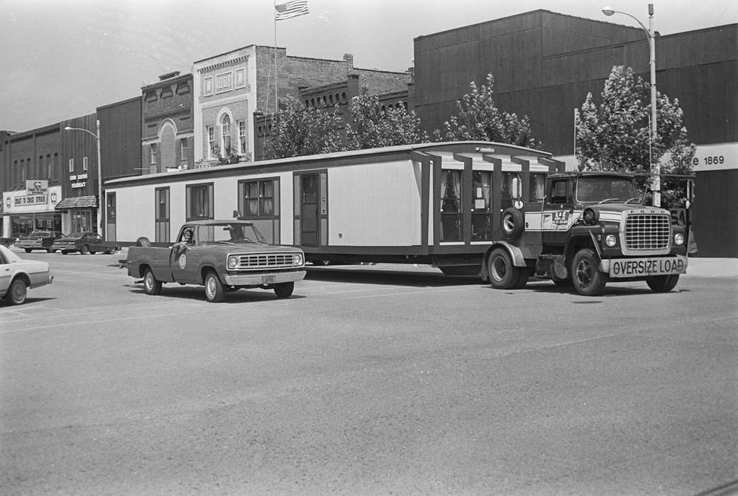 mobile home, Businesses and Factories, Cities and Towns, Coon Rapids Enterprise, Coon Rapids, truck, Iowa, historic, Motorized Vehicles, United States, ia, Main Streets & Town Squares, history, Photos, IA