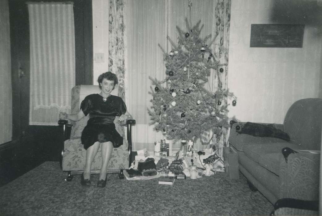Holidays, living room, Kral, Ty, ia, christmas tree, Iowa, history, Homes, Portraits - Individual, Photos, christmas, historic, woman, United States, gift