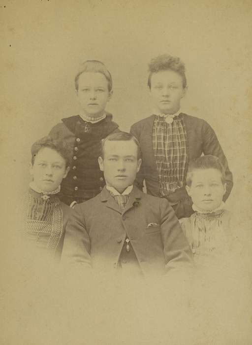 man, brooch, Iowa History, woman, Portraits - Group, Iowa, brother, family, sister, history of Iowa, sack coat, lace collar, siblings, cabinet photo, sisters, Cedar Rapids, IA, Families, watch fob, Olsson, Ann and Jons