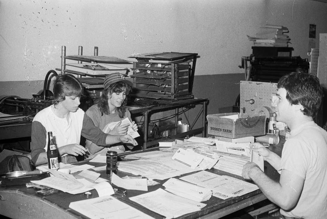 Coon Rapids, Photos, Coon Rapids Enterprise, history, ia, IA, historic, soda pop, Businesses and Factories, mail, mountain dew, Iowa, Children, Labor and Occupations, soda, United States