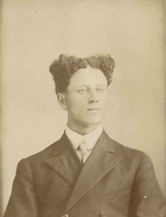 Lyon, Howard, history of Iowa, Portraits - Individual, Iowa, Iowa History, curtained hair, Cedar Falls, IA, hair