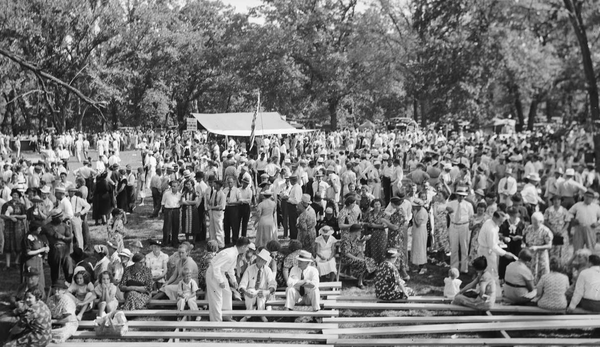 Children, crowd, People of Color, Iowa History, Entertainment, Iowa, Buxton, IA, park, flag, african american, Lemberger, LeAnn, homecoming, history of Iowa, reunion