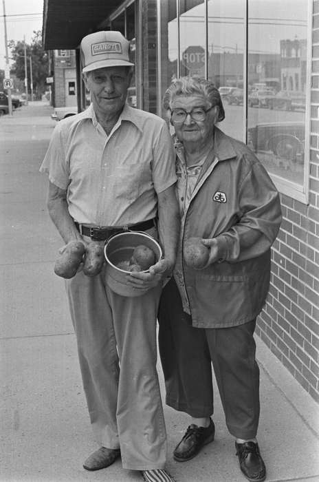 old man, Cities and Towns, Coon Rapids Enterprise, Coon Rapids, Iowa, Portraits - Group, historic, old people, old woman, United States, ia, potato, Main Streets & Town Squares, history, Photos, IA, Food and Meals