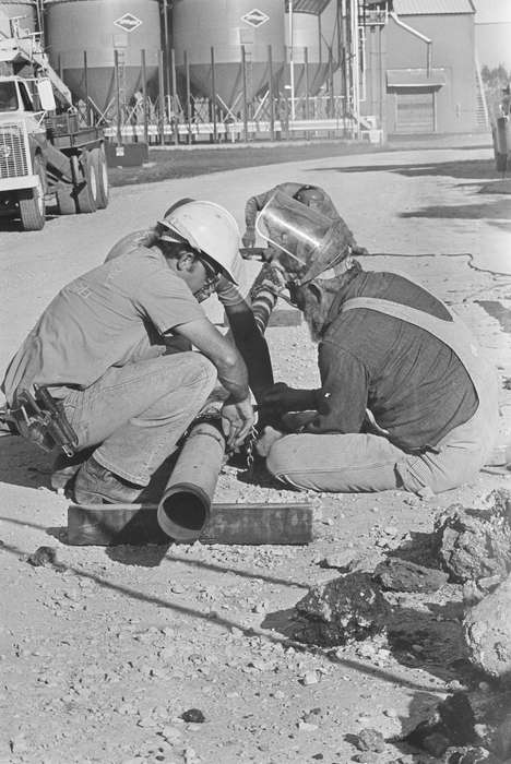 construction crew, history, Coon Rapids Enterprise, Photos, construction, pipeline, IA, Coon Rapids, Labor and Occupations, ia, historic, United States, Iowa