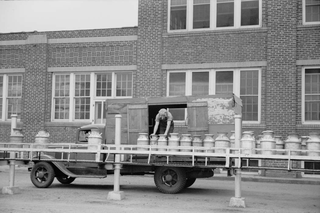 United States, history, Dakota, milk truck, Photos, Minnesota, historic, Farmington, mn, MN, Library of Congress, Motorized Vehicles, milk