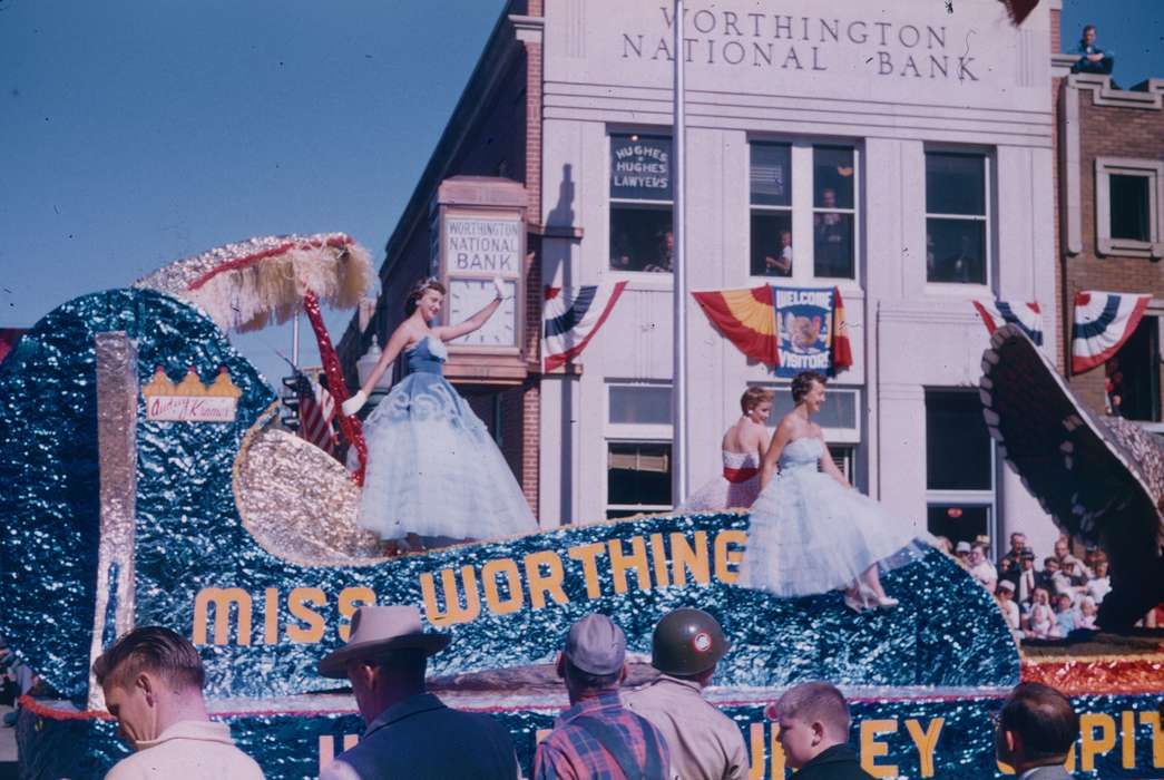 parade float, parade, Harken, Nichole, Animals, Iowa, Iowa History, bank, history of Iowa, Worthington, IA, Fairs and Festivals