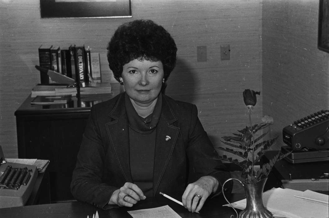 typewriter, Iowa, Coon Rapids, rose, history, pin, ia, vase, woman, hairstyle, Businesses and Factories, ring, wedding ring, historic, United States, secretary, Coon Rapids Enterprise, desk, Photos, IA, Labor and Occupations, Portraits - Individual
