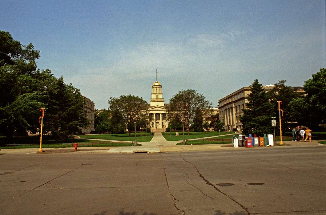 Iowa City, IA, Cities and Towns, Schools and Education, Lemberger, LeAnn, Iowa History, traffic light, university of iowa, college, Iowa, university, history of Iowa, lawn