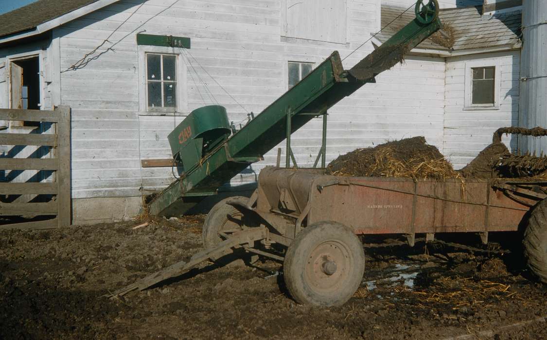 IA, history of Iowa, Farming Equipment, clay farm equipment, manure spreader, machinery, farm equipment, Iowa History, Sack, Renata, Iowa, manure
