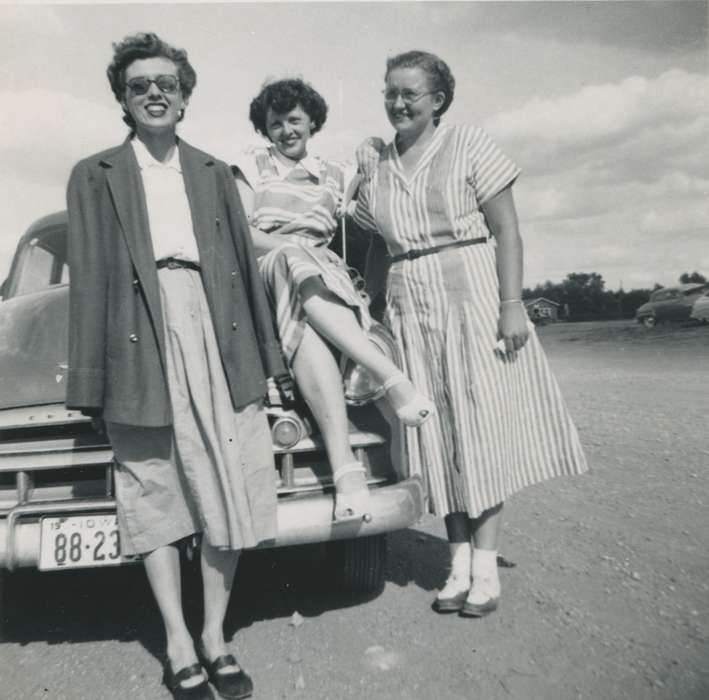 Kral, Ty, ia, Travel, Iowa, history, Photos, Portraits - Group, Families, woman, historic, United States, girl