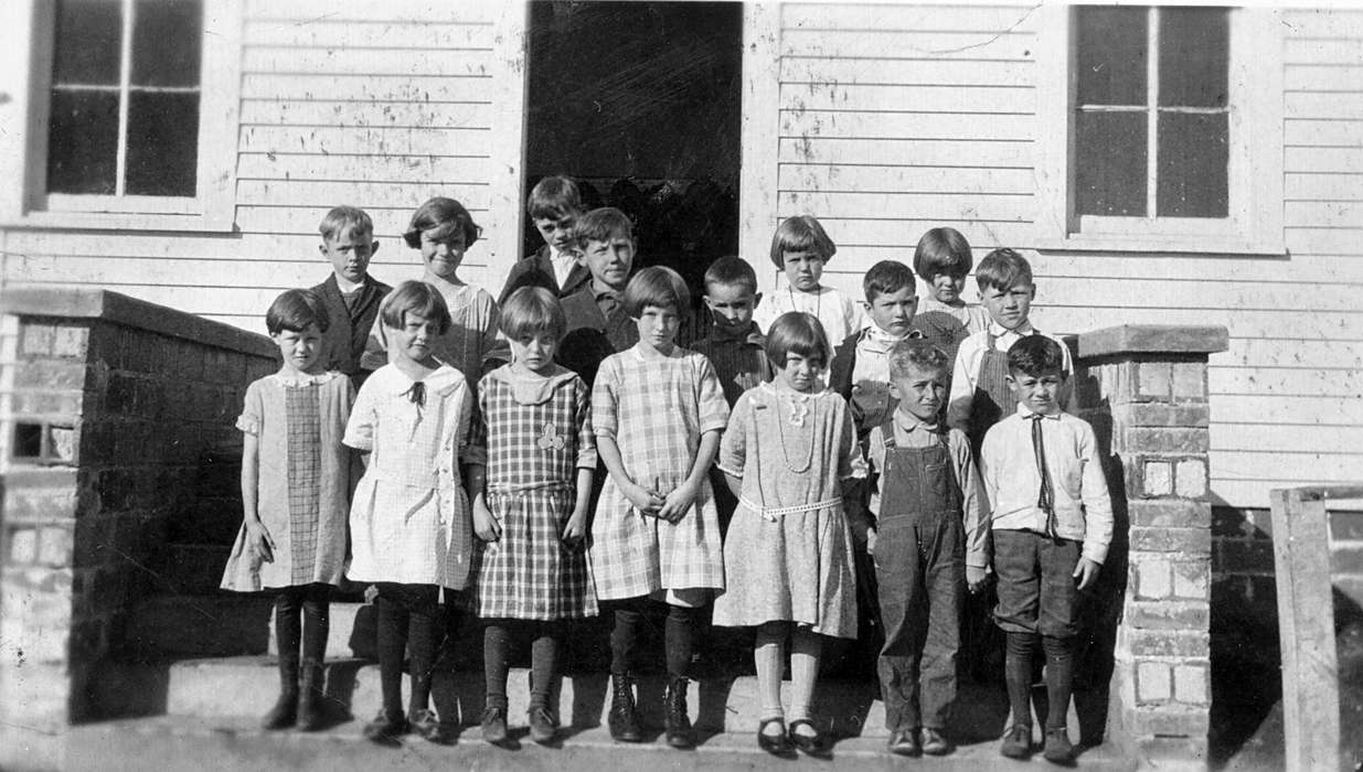 girls, school, Iowa History, dress, Schools and Education, boy, overalls, Portraits - Group, plaid, boys, Fernald, IA, history of Iowa, socks, Children, Iowa, Fuller, Steven, girl