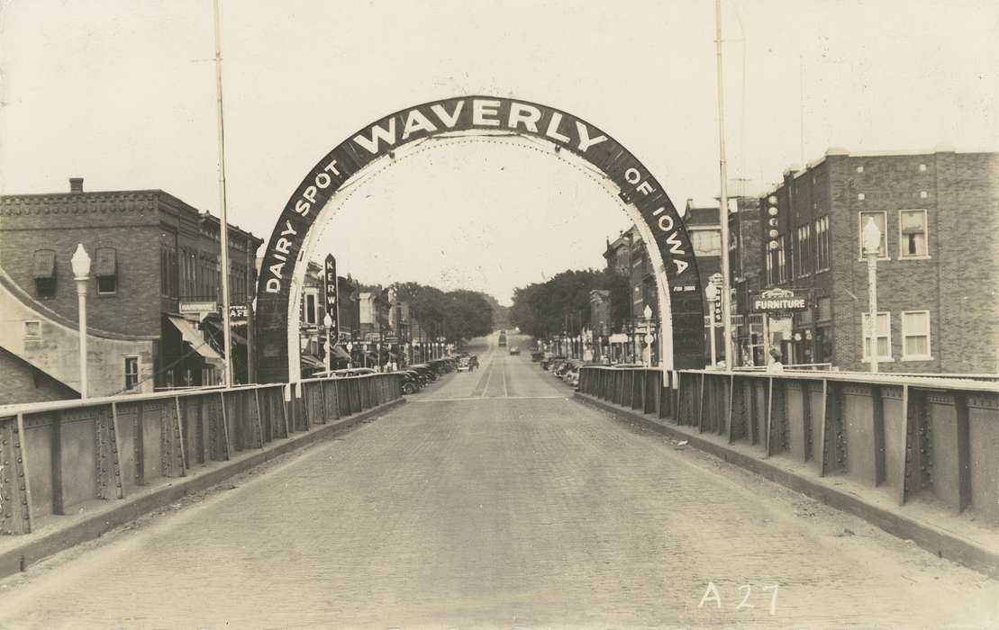 light, arch, Iowa History, building, Iowa, history of Iowa, Main Streets & Town Squares, lampost, Meyer, Mary, buildings, street, Cities and Towns