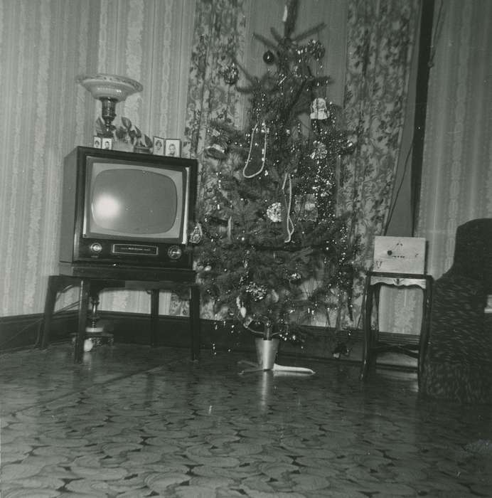 Homes, Winter, Iowa History, television, Marcus, IA, Holidays, christmas tree, Iowa, history of Iowa, Schmillen, Gloria, ornaments