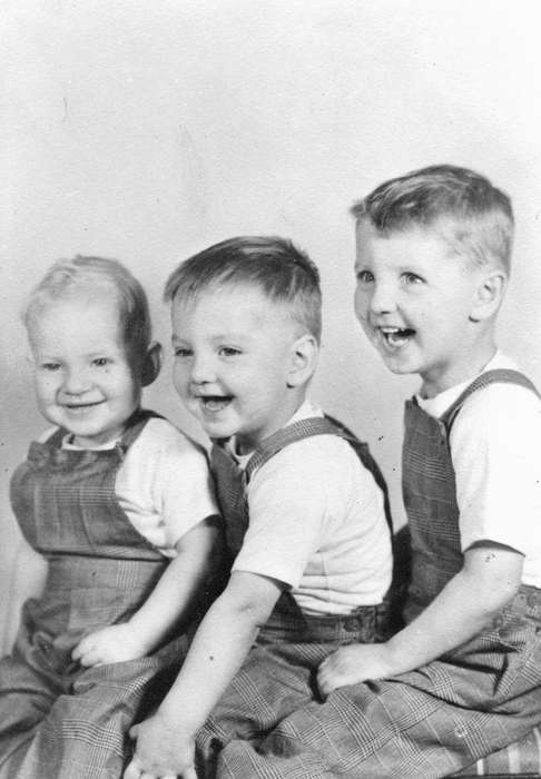 brothers, siblings, overalls, Children, Manchester, IA, Iowa History, Portraits - Group, boys, Shaw, Marilyn, Iowa, history of Iowa