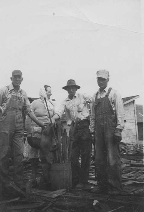 tools, Ollendieck, Dalene, Farms, Iowa History, Portraits - Group, Iowa, Cresco, IA, history of Iowa, Labor and Occupations