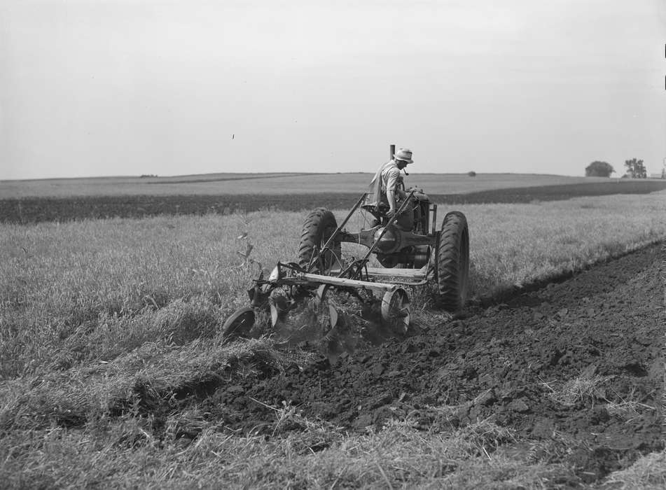 tractor, plowing, Library of Congress, field, Iowa History, Motorized Vehicles, Labor and Occupations, Farming Equipment, Portraits - Individual, plow, history of Iowa, cultivation, Farms, farmer, Iowa