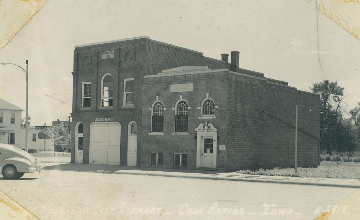 paved road, Motorized Vehicles, street lamp, correct date needed, Businesses and Factories, Cities and Towns, Coon Rapids Enterprise, Main Streets & Town Squares, brick building