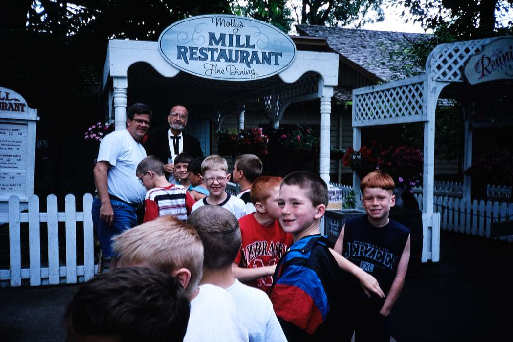 ia, second grade missouri trip, Schools and Education, Iowa, history, restaurant, Photos, waiting, Coon Rapids Enterprise, historic, missouri trip, United States, MO, school trip