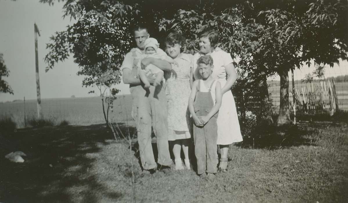 Hampton, IA, Iowa, Beach, Rosemary, Families, history of Iowa, Portraits - Group, Iowa History