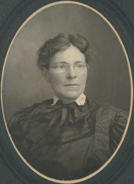 portrait, woman, Iowa History, Eldon, IA, Iowa, lace collar, history of Iowa, Spilman, Jessie Cudworth, glasses, Portraits - Individual, hairstyle
