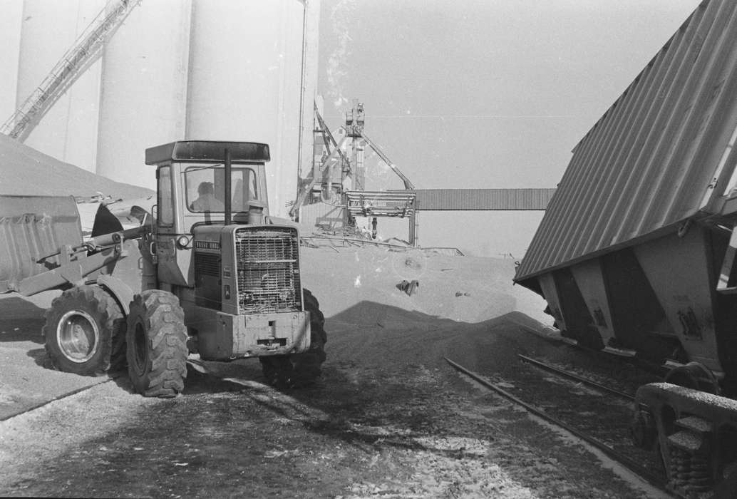 Farming Equipment, grain elevator, Iowa, Motorized Vehicles, Coon Rapids, United States, historic, history, Coon Rapids Enterprise, bulldozer, Photos, IA, ia