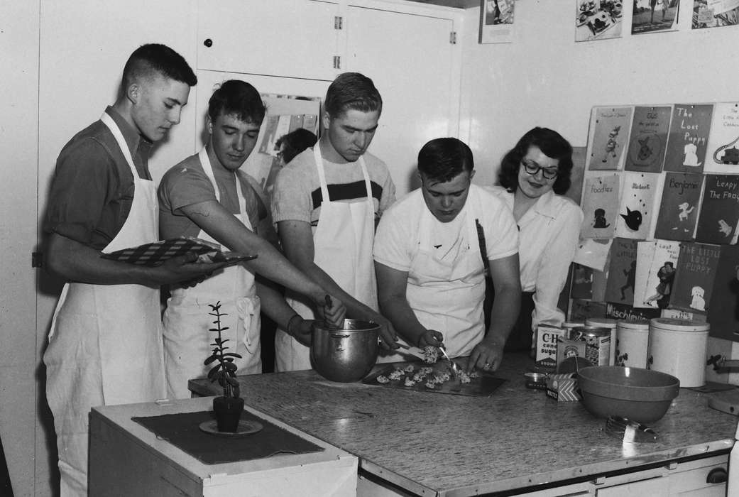 cooking, men cooking, United States, history, ia, Photos, kitchen, Labor and Occupations, Coon Rapids Enterprise, mixing bowl, historic, apron, Iowa, IA, Coon Rapids