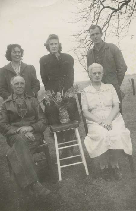 plant, Families, Iowa History, stool, history of Iowa, Tracy, IA, Portraits - Group, Holland, John, Iowa