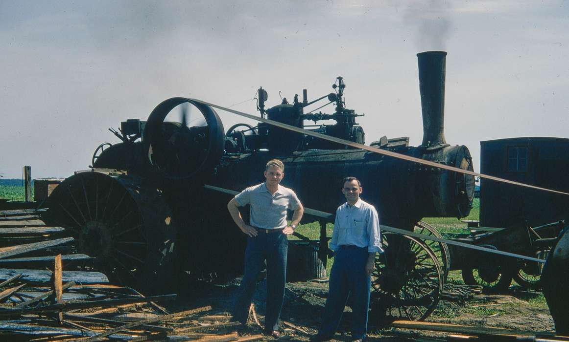 steam, Farming Equipment, Sack, Renata, tractor, Iowa History, steam tractor, Portraits - Group, men, Iowa, steam engine, history of Iowa, USA