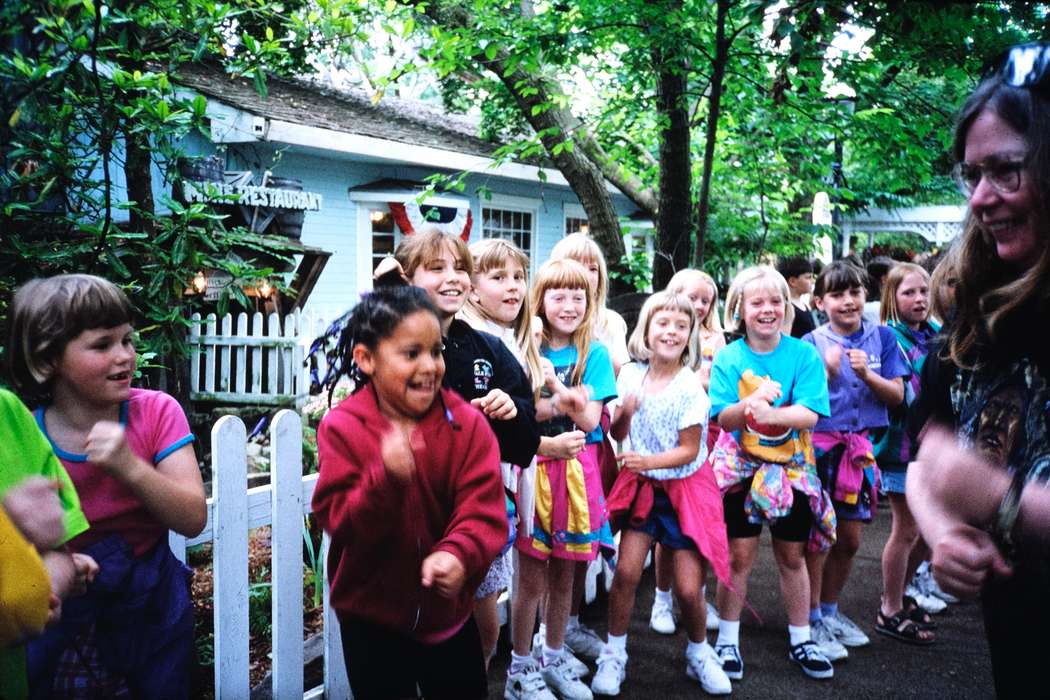 game, ia, second grade missouri trip, Schools and Education, dancing, Iowa, history, Photos, Coon Rapids Enterprise, Children, missouri trip, historic, United States, MO, school trip