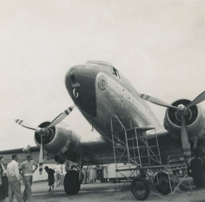 Kral, Ty, ia, man, airplane, Iowa, history, Photos, Portraits - Group, historic, United States, Fairs and Festivals