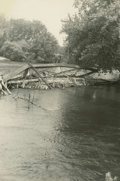 Iowa, Waverly Public Library, debris, Iowa History, history of Iowa, Wrecks, bridge collapse, Lakes, Rivers, and Streams, cedar river