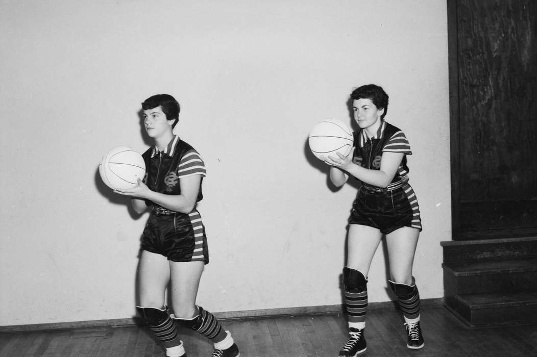 Portraits - Group, history, group photo, basketball players, Photos, Children, Iowa, IA, Sports, high school, United States, ia, Entertainment, Leisure, Coon Rapids Enterprise, historic, women's basketball, Coon Rapids