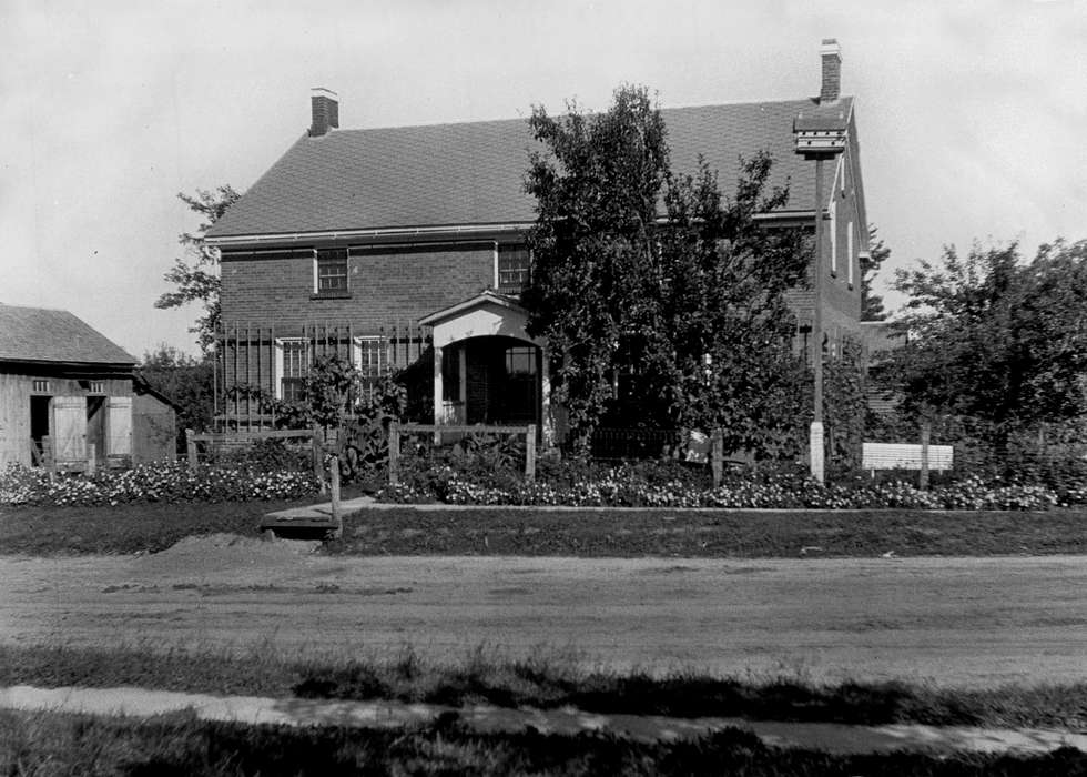 birdhouse, Homes, dirt road, Lemberger, LeAnn, Iowa History, Iowa, Amana, IA, history of Iowa