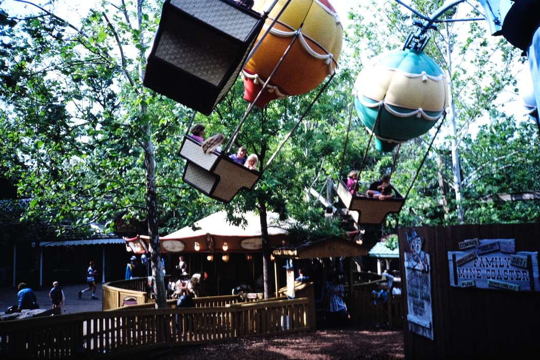 ia, Iowa, Motorized Vehicles, Coon Rapids Enterprise, Children, United States, Fairs and Festivals, second grade missouri trip, Schools and Education, history, Photos, historic, missouri trip, roller coaster, hot air balloon, amusement park ride, MO, school trip