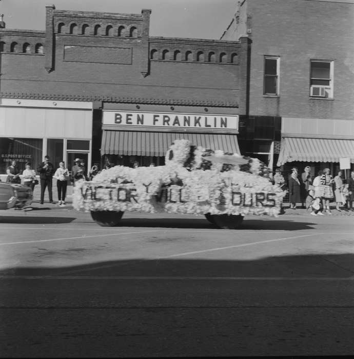 Iowa, IA, parade, Cities and Towns, United States, Photos, historic, Coon Rapids, street, Civic Engagement, history, Main Streets & Town Squares, Entertainment, parade float, ia, Coon Rapids Enterprise