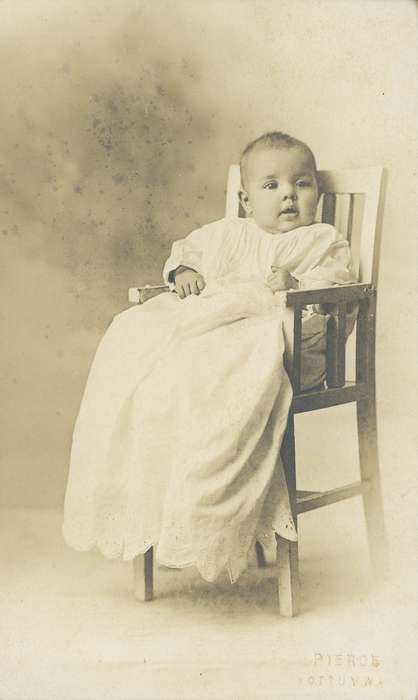 wooden chair, infant, Ottumwa, IA, photo studio, Portraits - Individual, Iowa History, chair, backdrop, Iowa, Spilman, Jessie Cudworth, baby, history of Iowa, Children