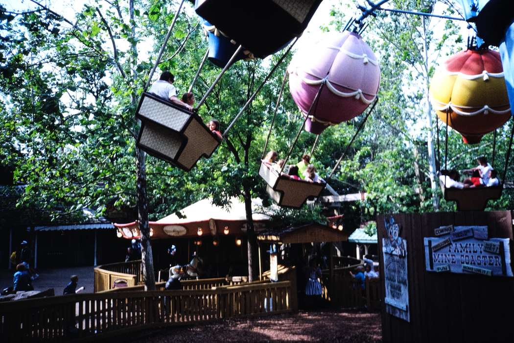 ia, Iowa, Motorized Vehicles, Coon Rapids Enterprise, Children, United States, Fairs and Festivals, second grade missouri trip, Schools and Education, history, amusement park, Photos, historic, missouri trip, roller coaster, hot air balloon, amusement park ride, MO, school trip