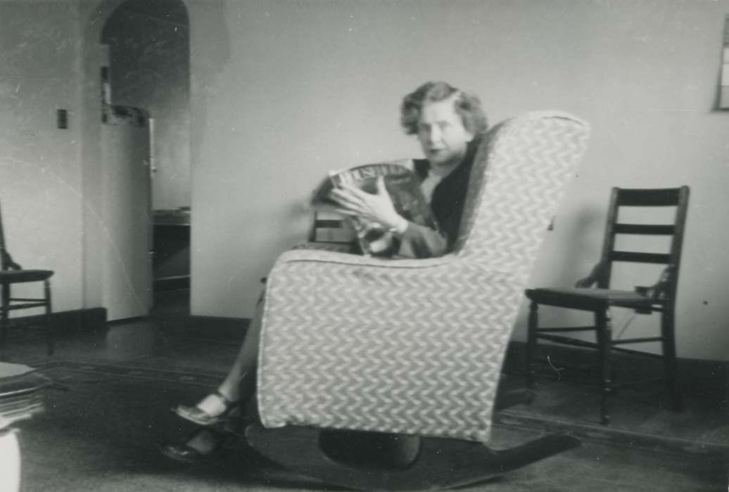 living room, Kral, Ty, ia, Iowa, history, Portraits - Individual, Homes, Photos, Leisure, historic, woman, United States, magazine