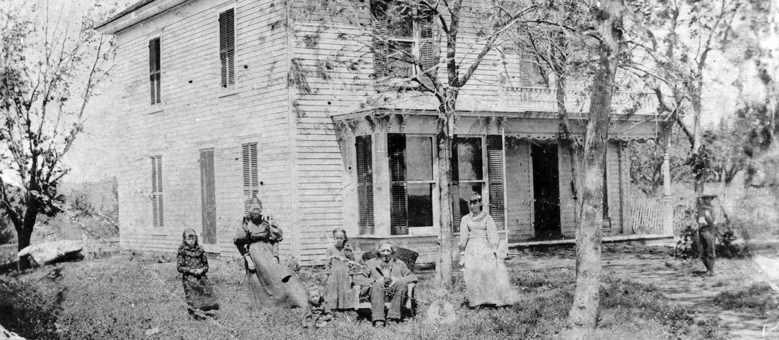 house, McLaughlin, Angie, Iowa, Homes, Iowa History, Families, Urbandale, IA, Portraits - Group, history of Iowa