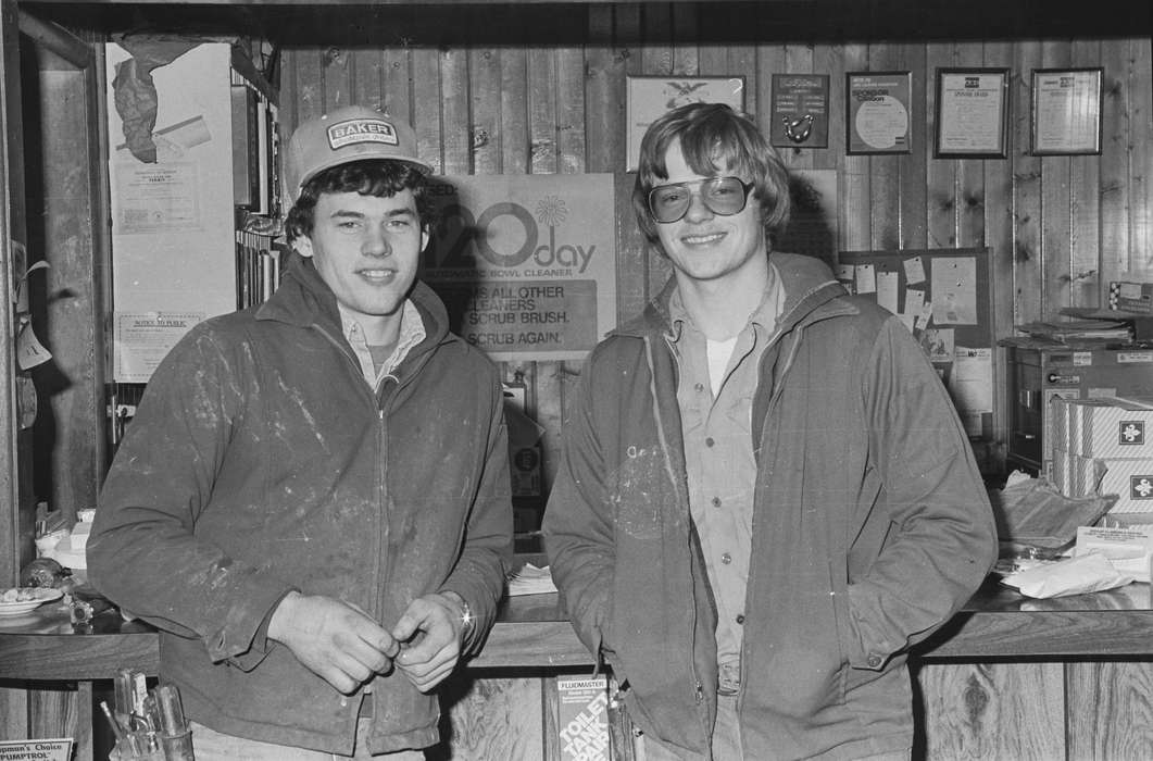 Portraits - Group, Businesses and Factories, Iowa, workers, United States, glasses, Coon Rapids, historic, history, Coon Rapids Enterprise, Photos, IA, Labor and Occupations, ia