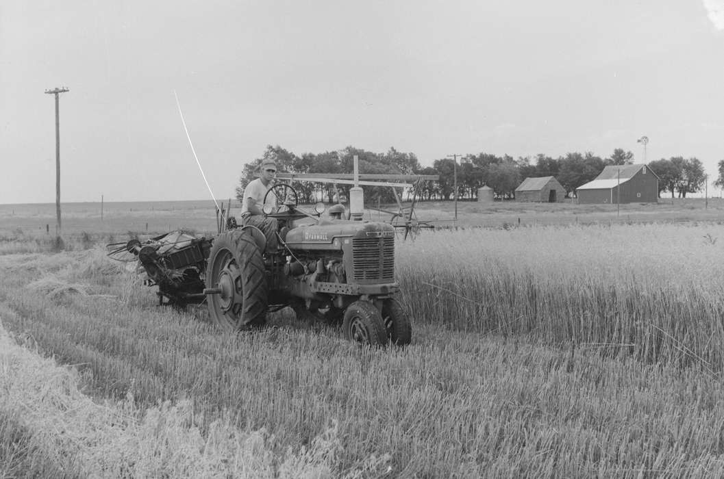 history, Photos, Farming Equipment, Labor and Occupations, Barns, Iowa, farmers, IA, Motorized Vehicles, Portraits - Individual, United States, ia, farm equipment, combine, Coon Rapids Enterprise, historic, Coon Rapids, Farms, fields