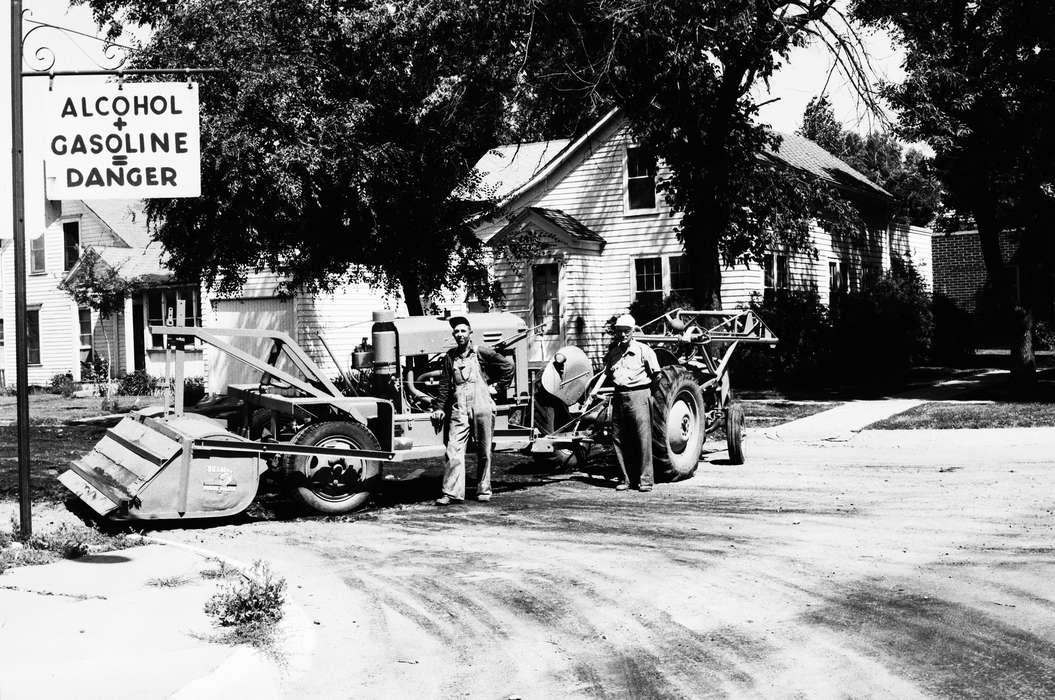 Portraits - Group, United States, history, ia, Photos, Coon Rapids Enterprise, historic, Iowa, IA, Coon Rapids, Motorized Vehicles