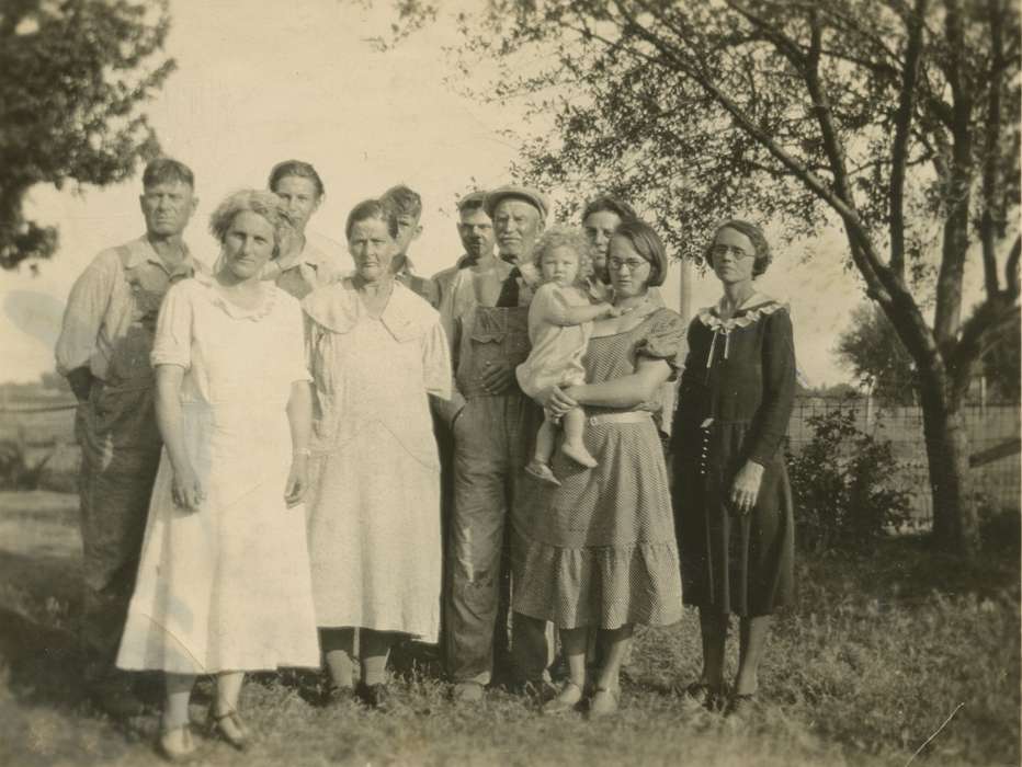 Farms, Iowa History, Portraits - Group, Families, Iowa, Berg-Carpenter, Pauline, history of Iowa, IA, Children