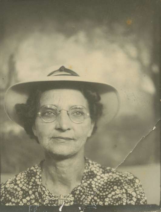 Lemberger, LeAnn, Portraits - Individual, hat, history of Iowa, Iowa History, Ottumwa, IA, Iowa, glasses