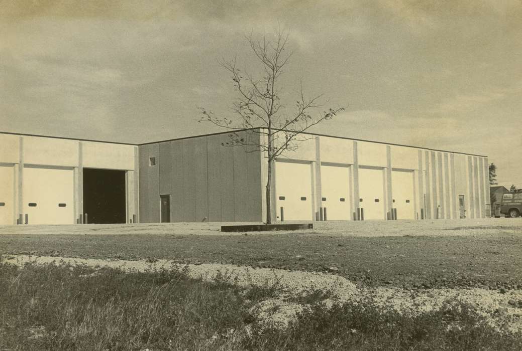 Waverly Public Library, Iowa, Iowa History, Barns, garage, history of Iowa, Businesses and Factories, IA