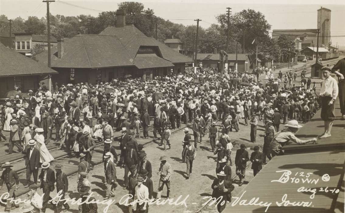 Families, crowd, Iowa, Businesses and Factories, Children, train cars, history of Iowa, Civic Engagement, Main Streets & Town Squares, Train Stations, correct date needed, Iowa History, railroad track, Library of Congress, Cities and Towns