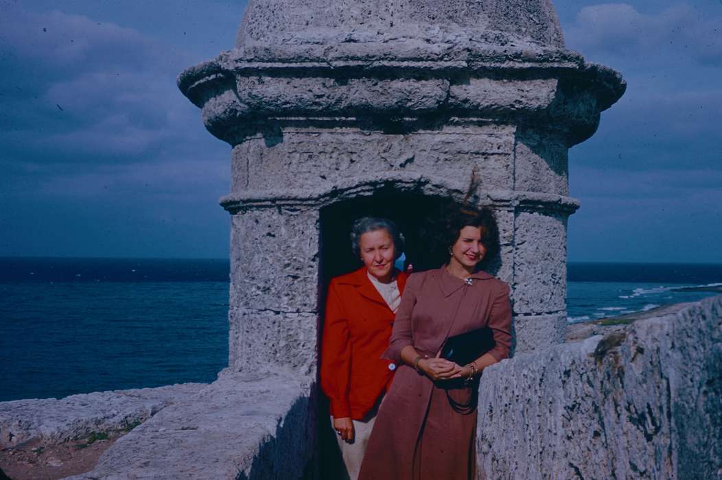 mother, Prisons and Criminal Justice, colorized, family, Travel, Military and Veterans, grandmother, stone, fort, Saint Augustine, FL, Iowa, Iowa History, Harken, Nichole, Portraits - Group, beach, history of Iowa