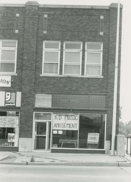 brick building, storefront, Businesses and Factories, Waverly Public Library, Iowa History, music store, Iowa, history of Iowa