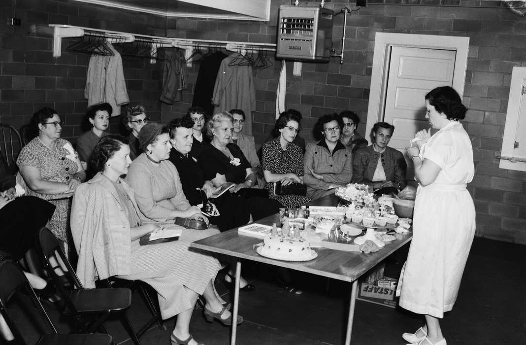 ia, cake, ladies's club, Iowa, history, IA, Coon Rapids, Photos, Leisure, Coon Rapids Enterprise, Portraits - Group, historic, Food and Meals, United States, decorating, teacher