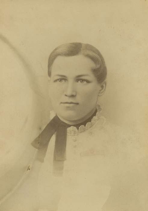 woman, State Center, IA, Olsson, Ann and Jons, Iowa History, lace, Portraits - Individual, Iowa, women's necktie, cabinet photo, history of Iowa